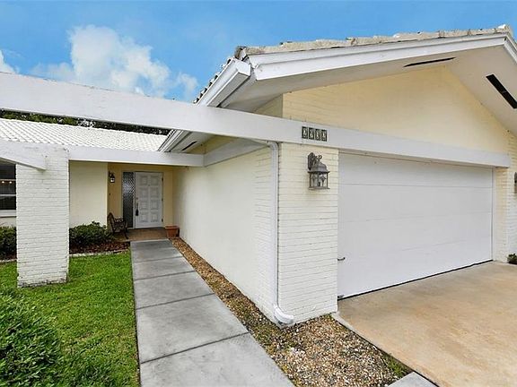 3rd image of 2932 Captiva Dr