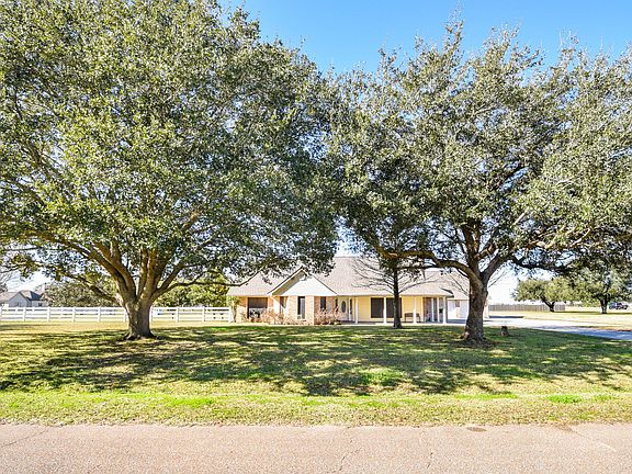 2nd image of 100 Beau Clos Ln