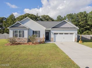 102 Deacons Ridge Rd, Hubert, NC 28539