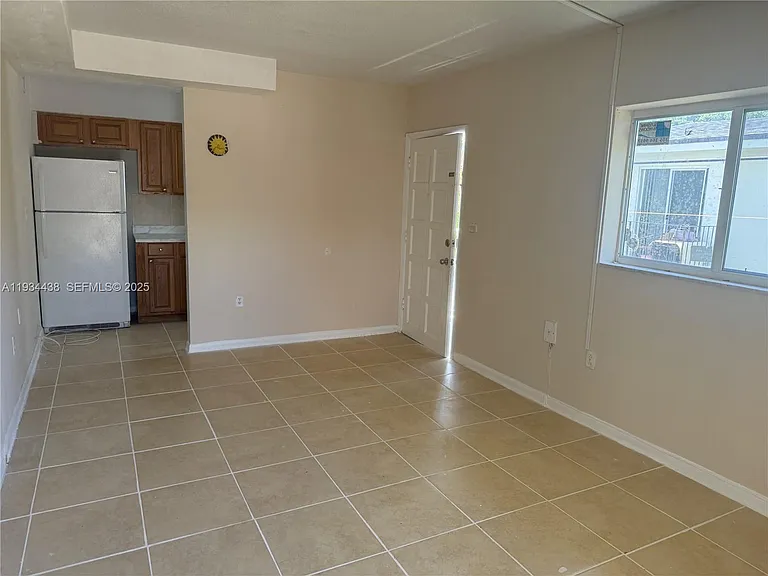 621 SW 15th Ave #4 — Photo 7