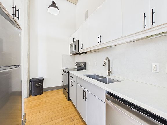 4th image of 815 Perry St APT 326