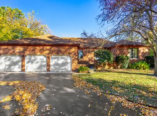 601 Little John Ln, Harvard, IL 60033