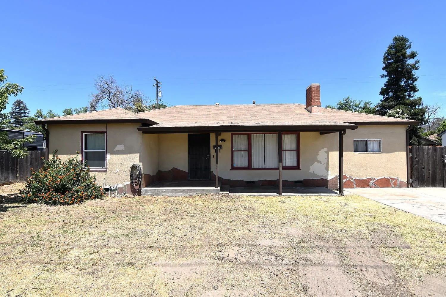 1539 East Ave photo 1