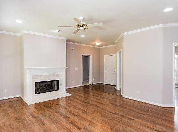 3rd image of 443 N Lake Rd