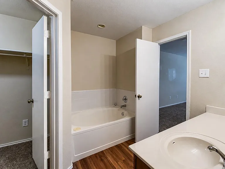 525 Eagles Nest Cv — Photo 25