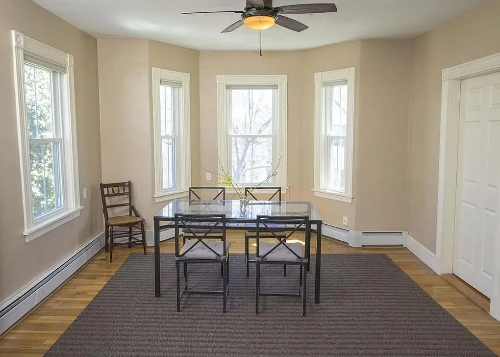 3 bed, 999 sqft, $1,500 — Photo 3