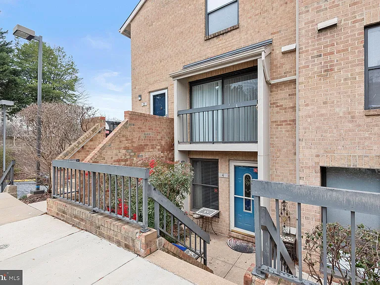 4 Dudley Ct #2 — Photo 4