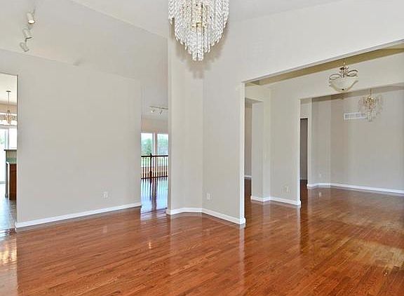5th image of 1816 Meadow Trails Dr