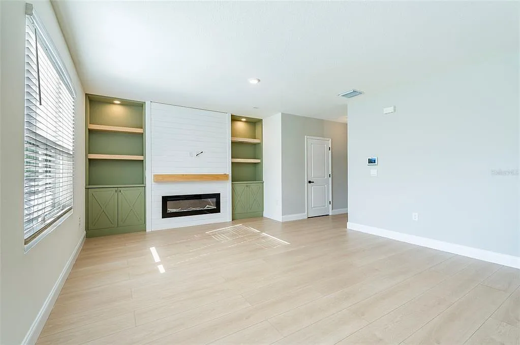 3 bed, 2.5 bath, 1961 sqft, $2,375 — Photo 3