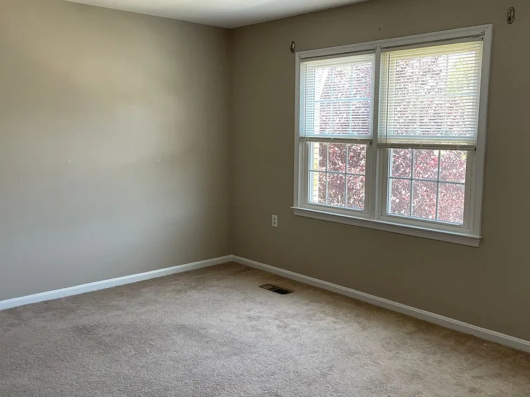 2893 Seminole Rd — Photo 10