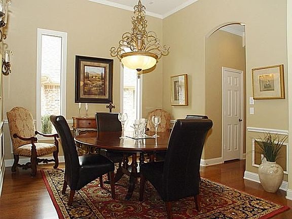 3rd image of 748 Barton Springs Dr