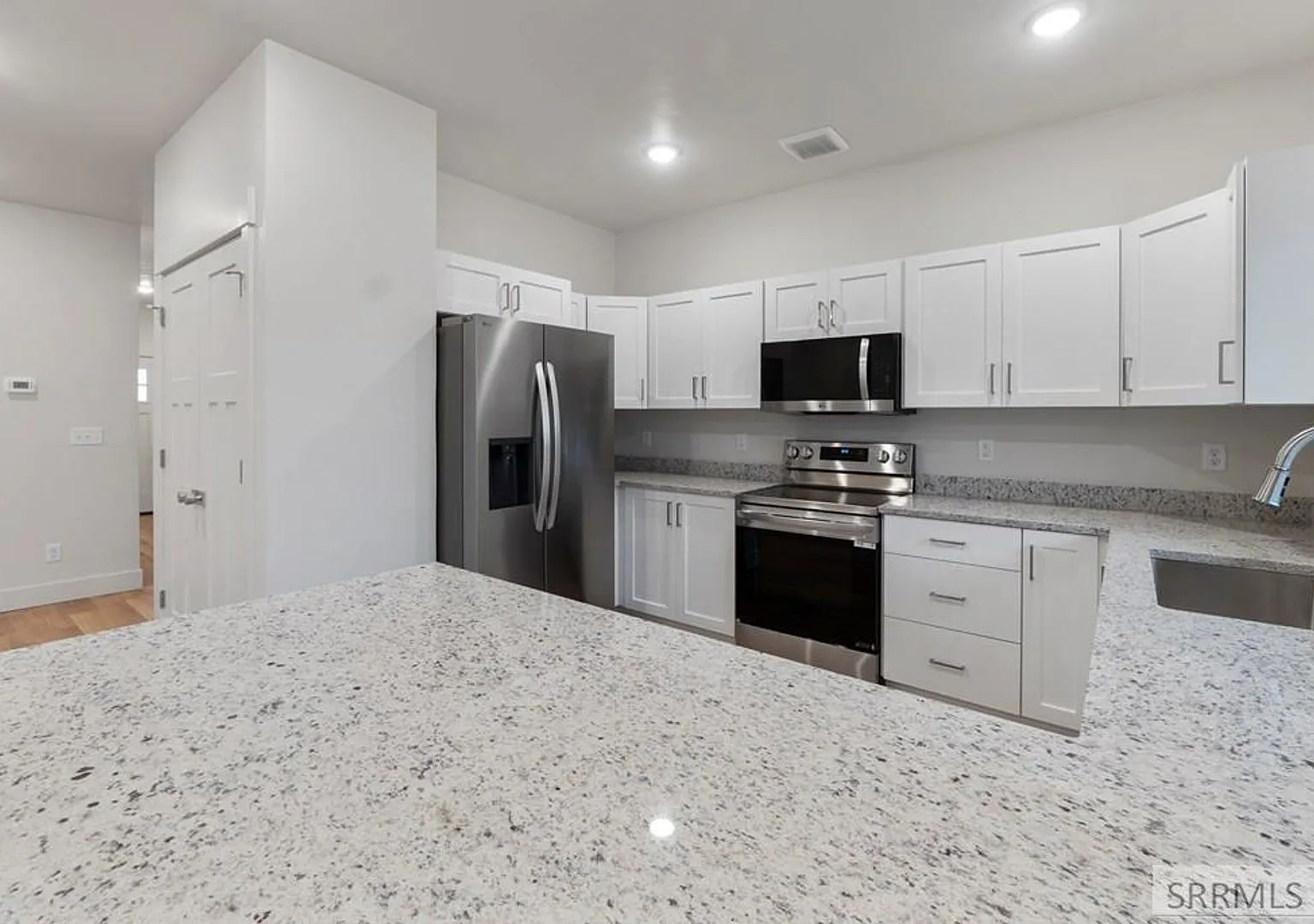 Polished 3BR Townhome in the Heart of Sugar City — Photo 3