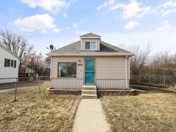 1019 7th Ave W, Williston, ND 58801
