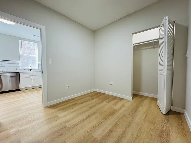 833 W 35th Pl #1R — Photo 10