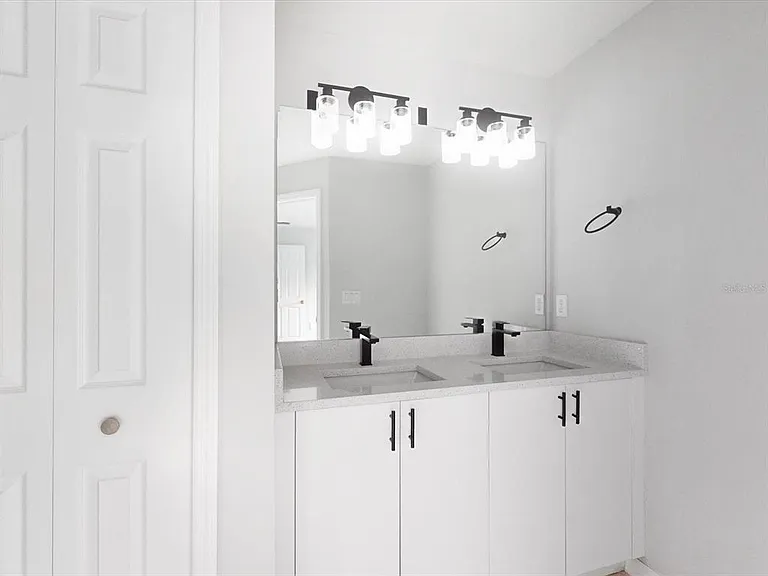 16619 SW 31st Cir — Photo 13