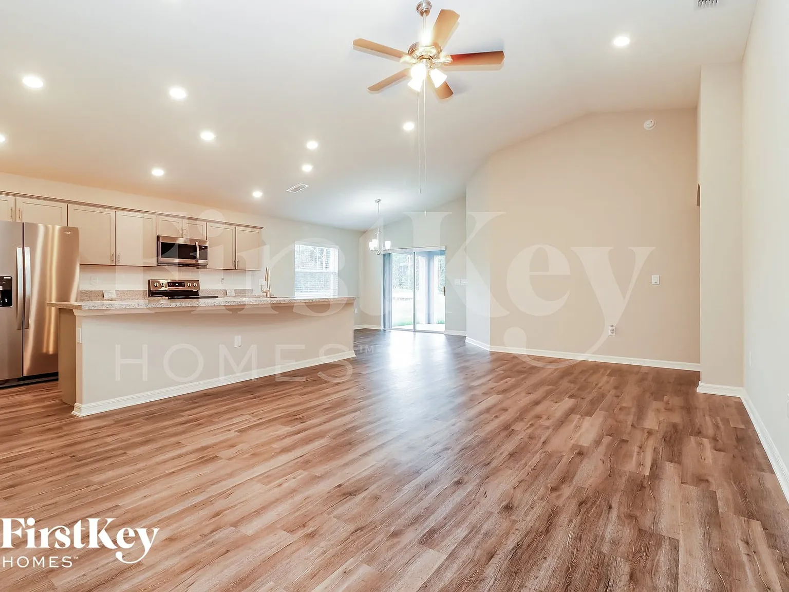4 bed, 2.0 bath, 1715 sqft, $2,730 — Photo 2