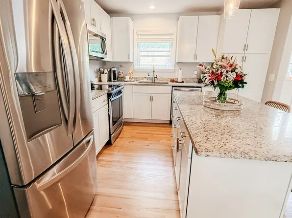 832 Colony Dr, Charleston, SC 29407