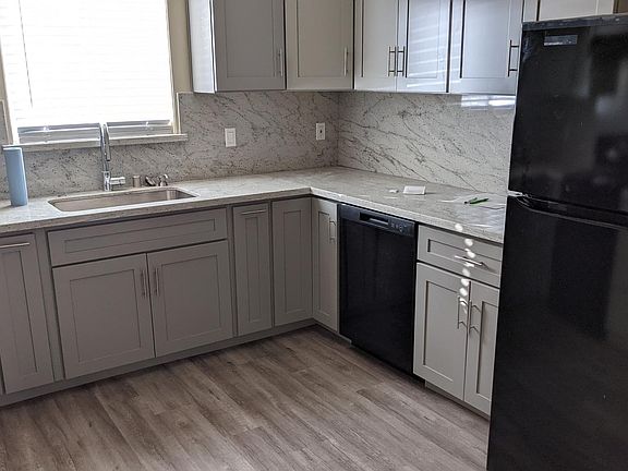 4th image of 2861 Malabar Ave