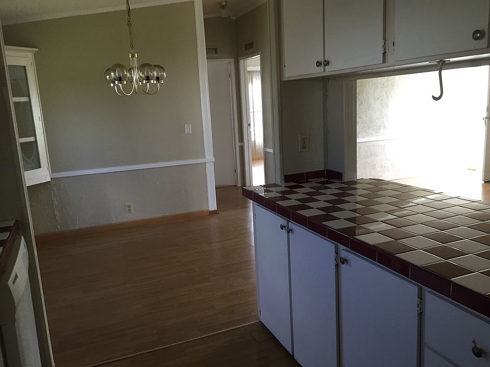 1st image of 890 Sun Acres Ln