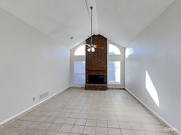 3rd image of 815 McComb Ln