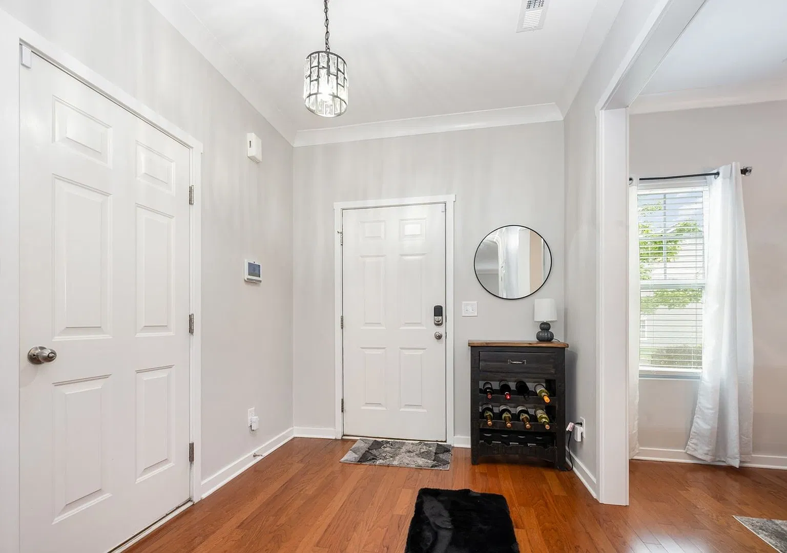 Spacious 3BR Townhome in Monroe — Photo 3