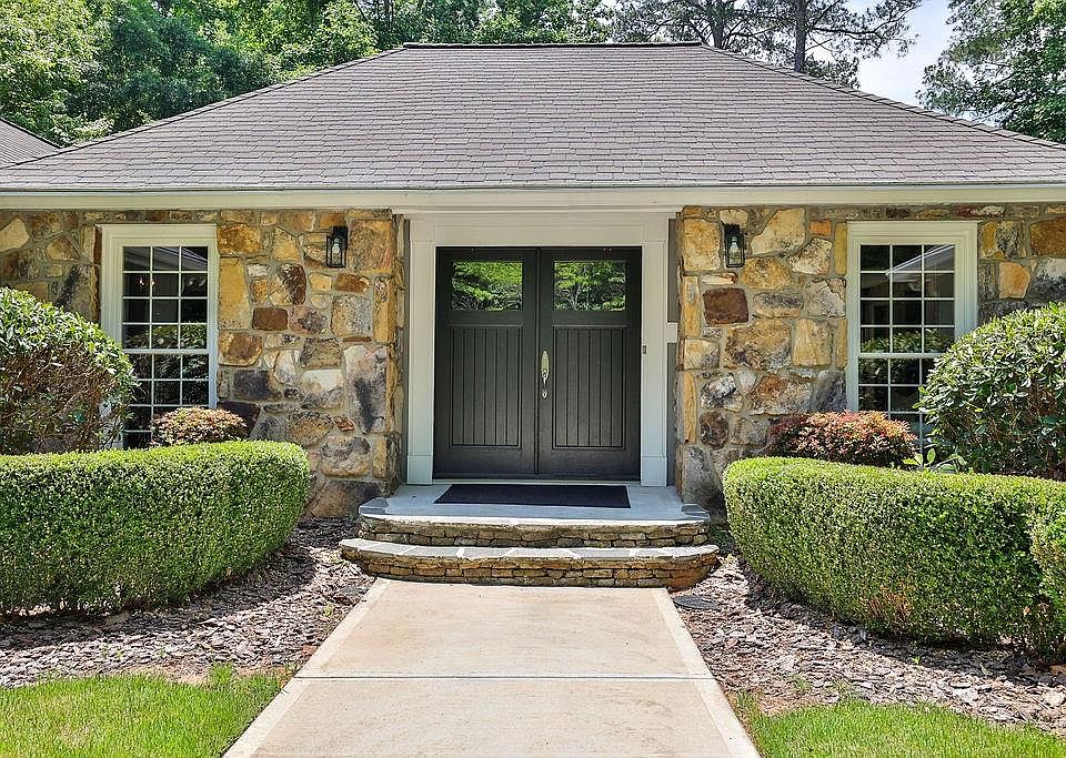 1st image of 300 Black Kettle Ln