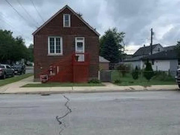 2648 Schrage Ave, Whiting, IN 46394
