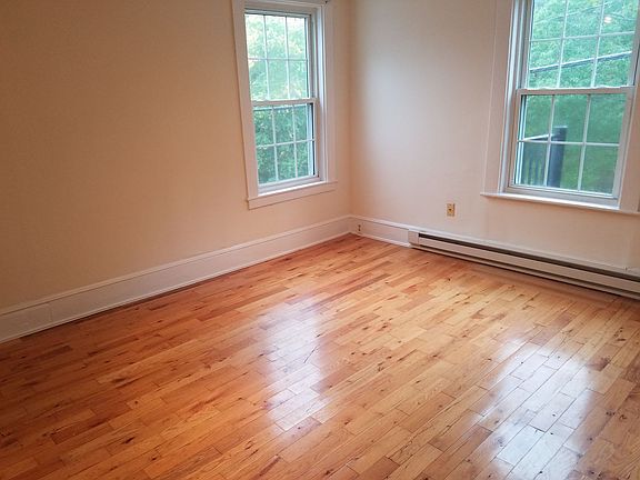 2nd image of 2 Bay Rd #4
