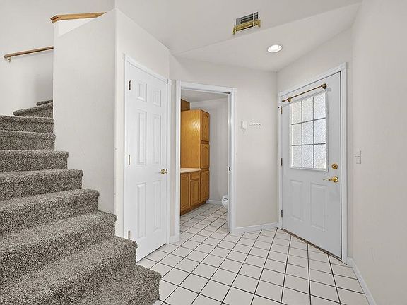 3rd image of 1110 SE 34th Ave E