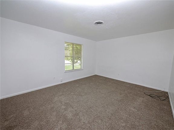 3rd image of 205 Ghent Pl