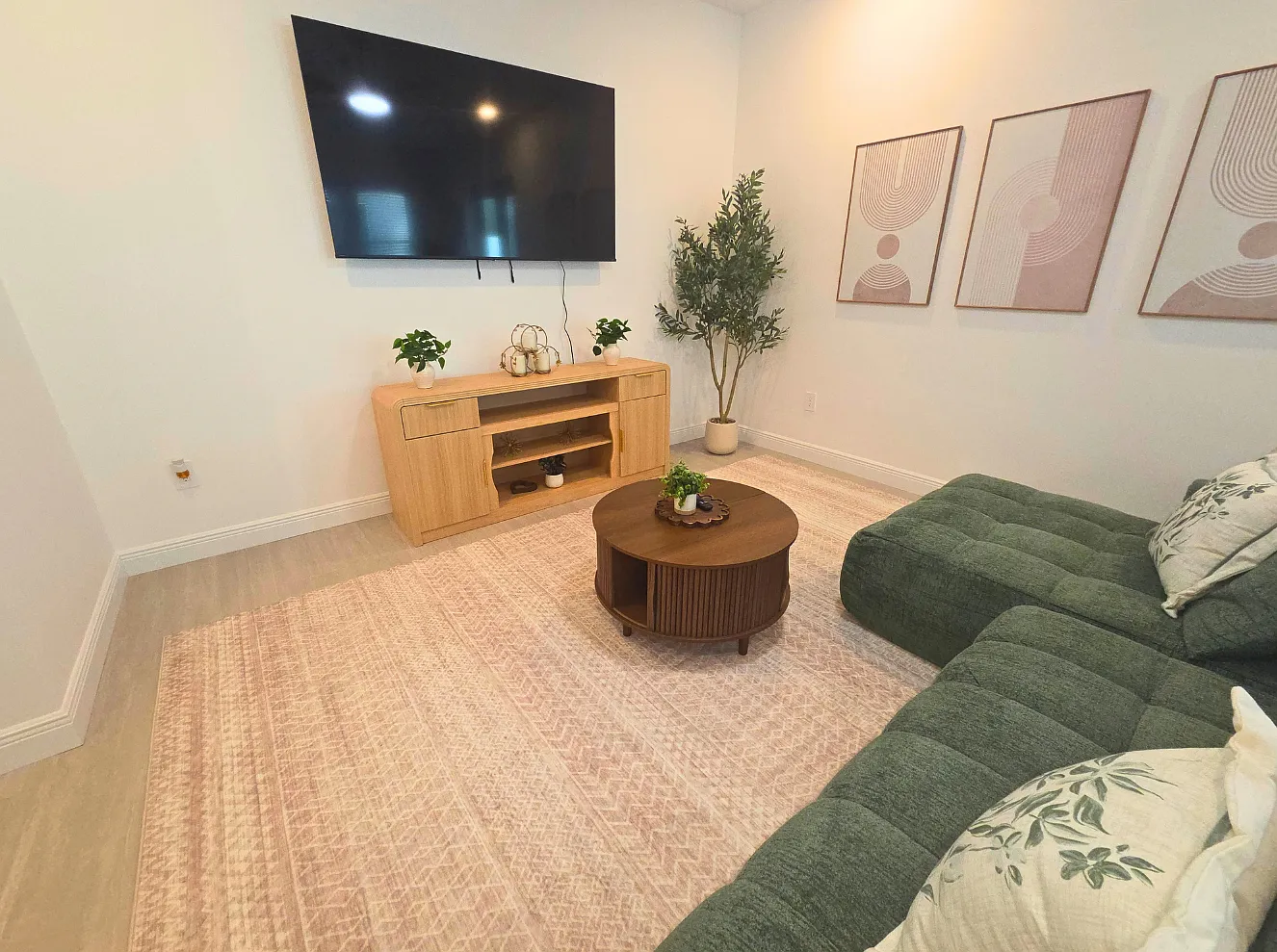 4 bed, $3,000 — Photo 3
