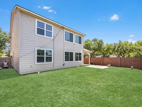 4 bed, $3,300 — Photo 4