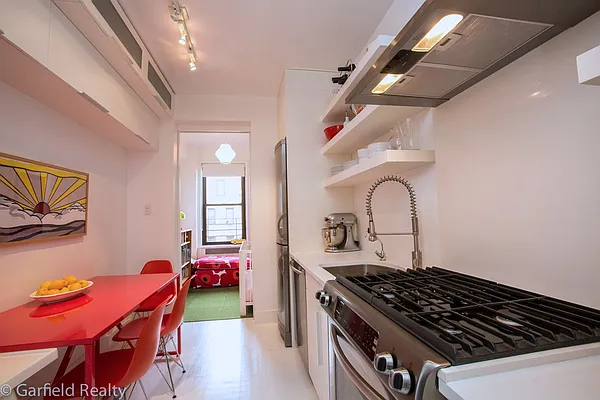 Sold by Garfield Realty  | media 29