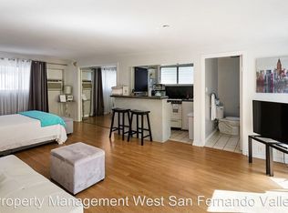 3694 Fredonia Dr, Los Angeles, CA 90068