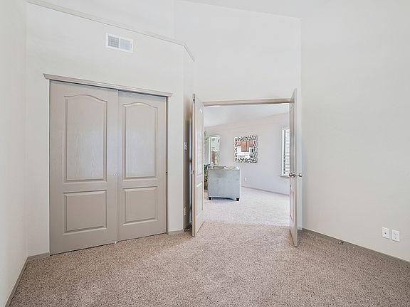 4th image of 316 S Halstead Dr