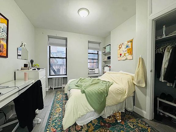 2nd image of 17 Saint Marks Pl APT 16