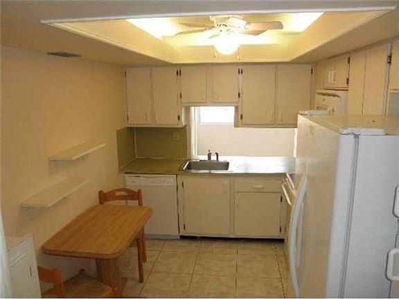 5th image of 2655 Collins Ave APT 1105