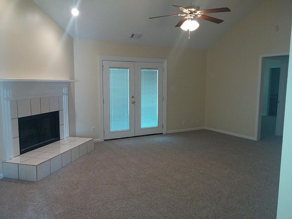 3rd image of 684 Greenwich Dr