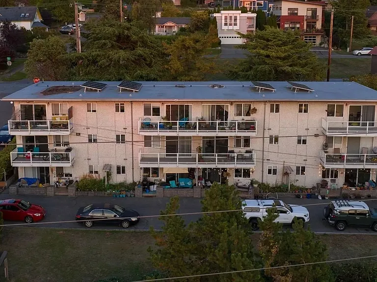 Island View Apartments — Photo 19
