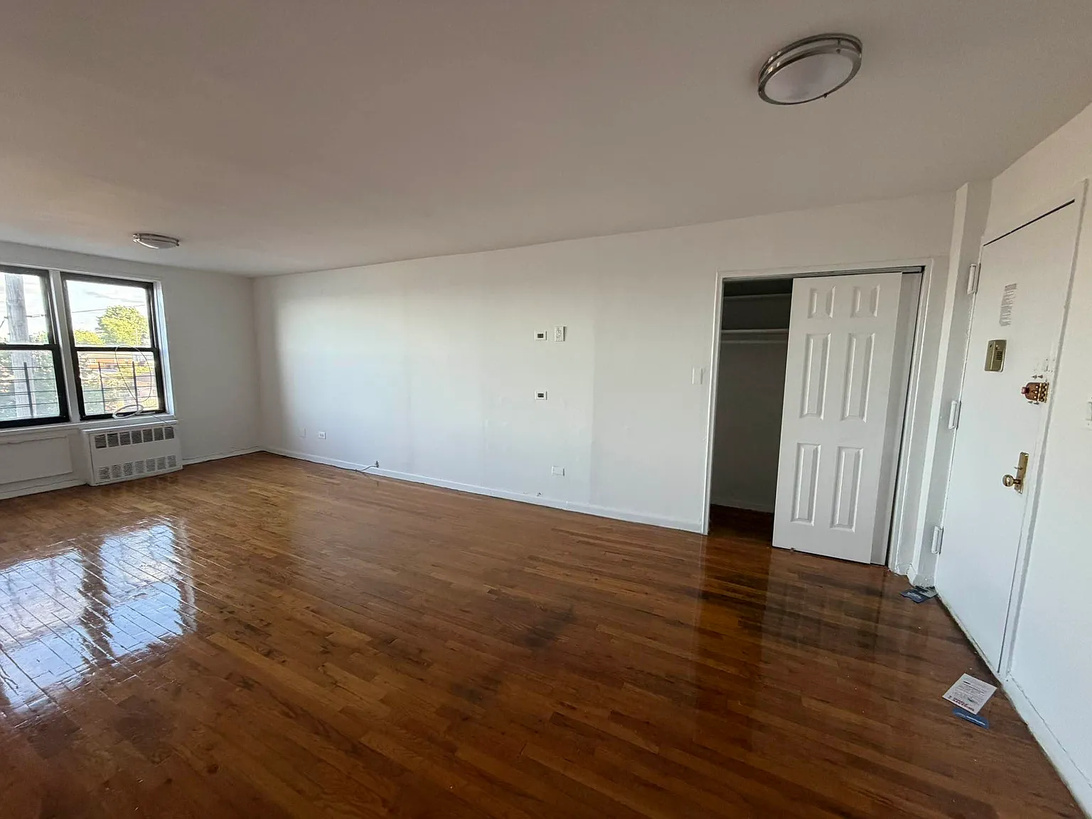 3935 Blackstone Avenue — Photo 2