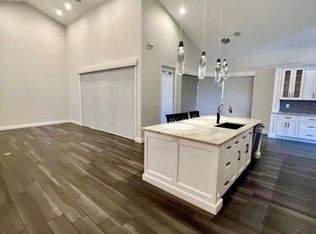 1915 Manchester Cir, Naples, FL 34109