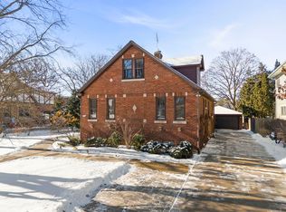 702 Howard St, Wheaton, IL 60187