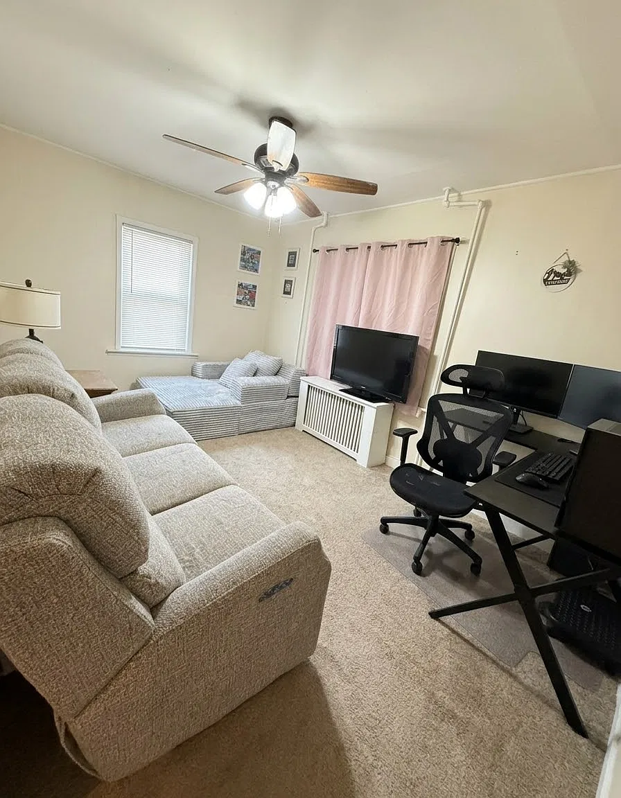 2 bed, 1990 sqft, $1,300 — Photo 2