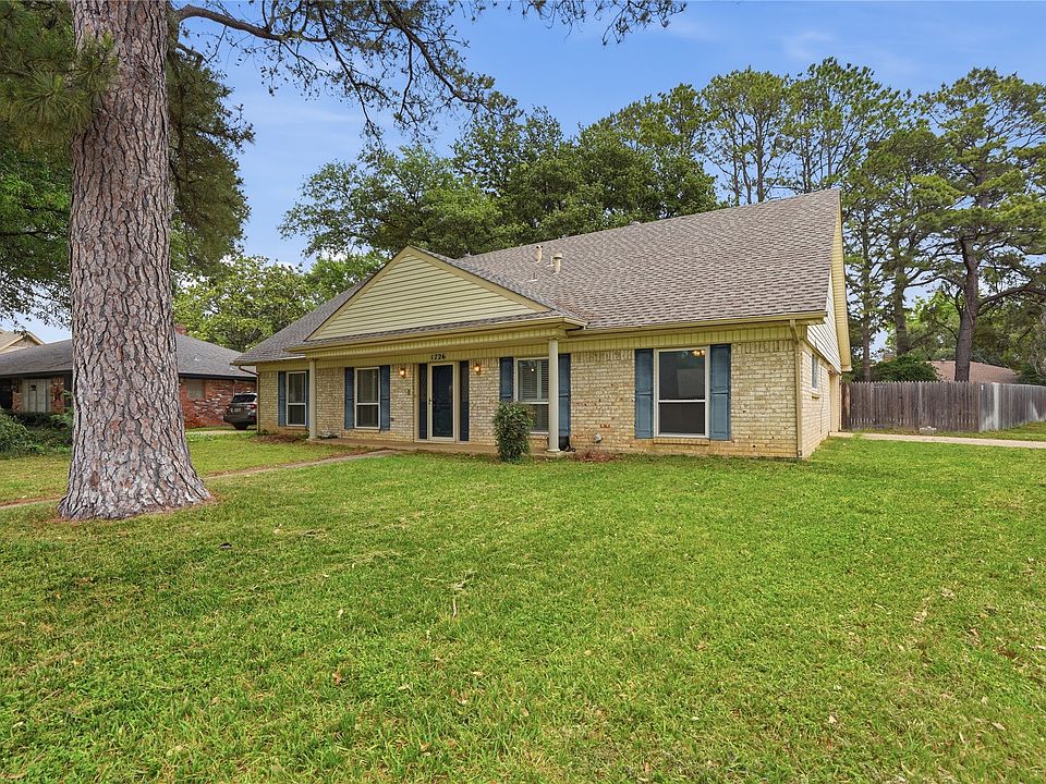 1st image of 1726 Venetian Cir