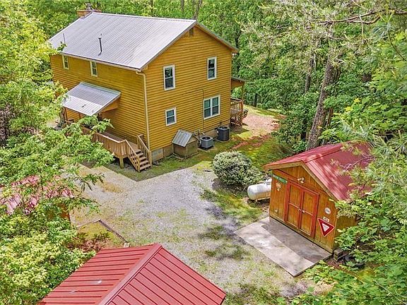 3rd image of 62 Peach Ln