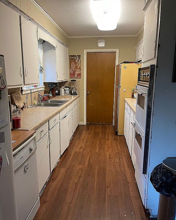 2nd image of 2380 Napoleon Ave
