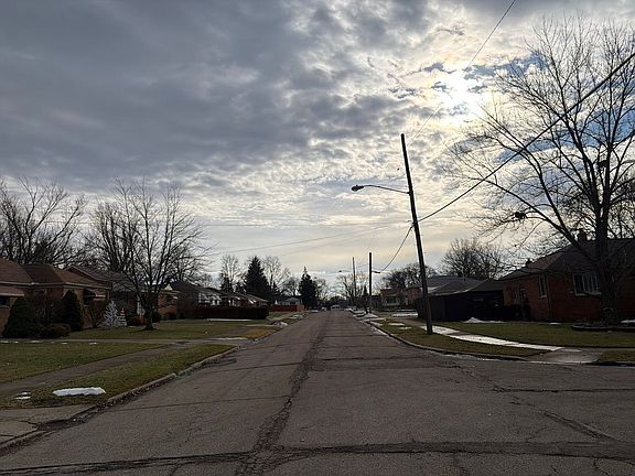 4th image of 5461 Alexander Dr