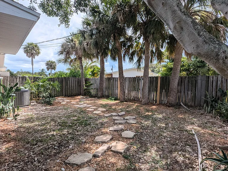 230 Robert Ct — Photo 27