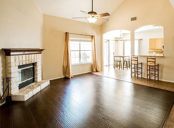 3rd image of 1648 Abbey Ln