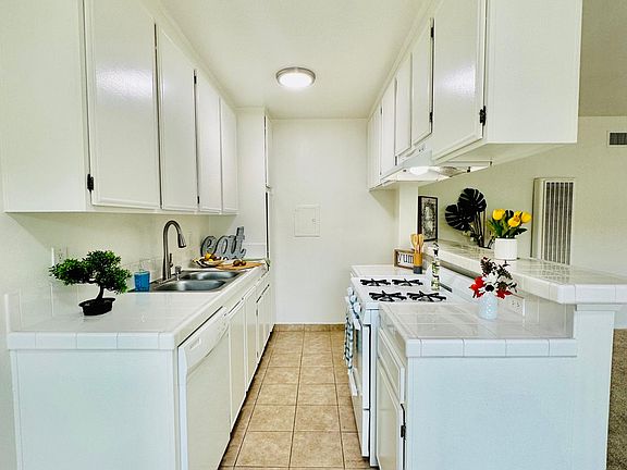 4th image of 732 W Imperial Ave #23